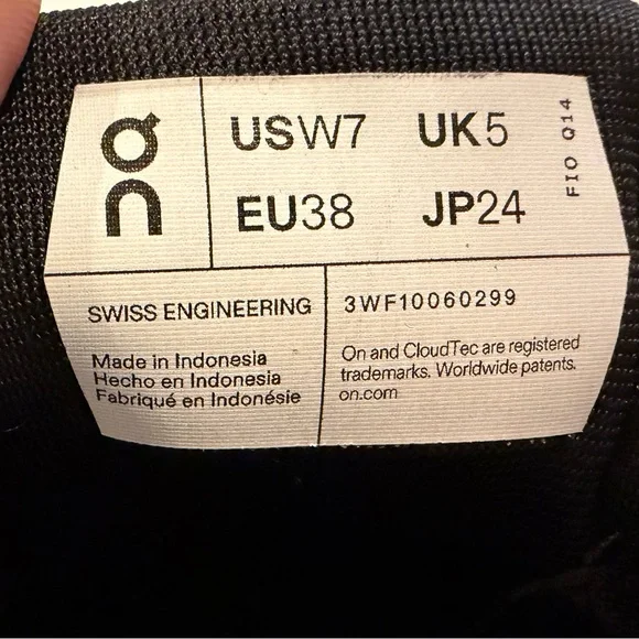 On Cloud 6 Sneakers - Picture 7 of 15